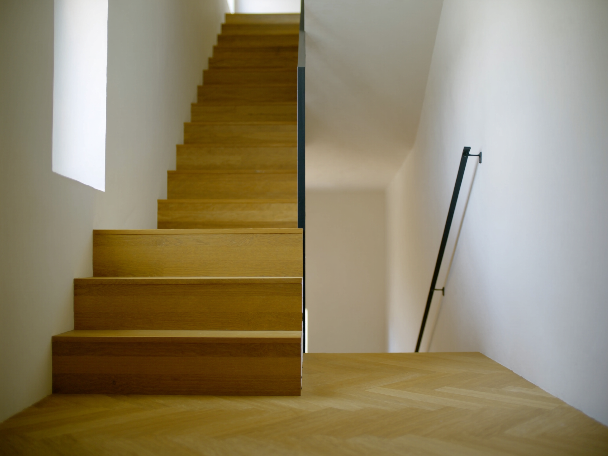 Après : habillage escalier en chêne à Wavre