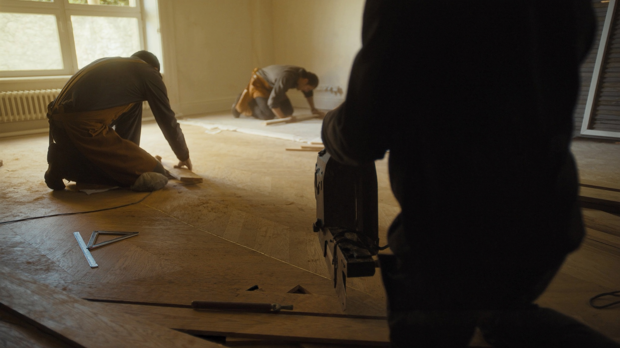 L'équipe Infinity Parquet en plein chantier, pose de point de Hongrie